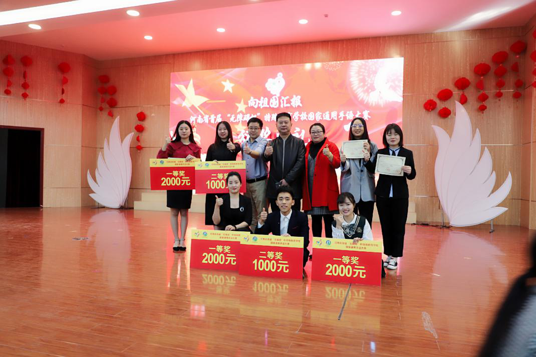 公司获奖选手与老师们合影