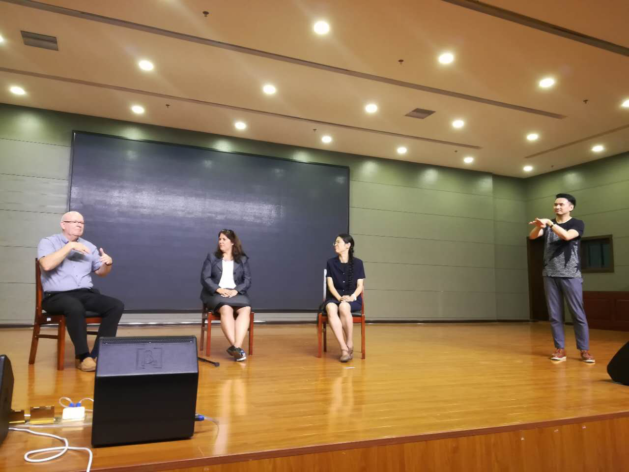 国际的知名聋人在分享的英语学习心得